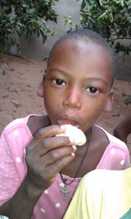 Nawiazanie kontaktu z dziećmi z TOGO w Afryce