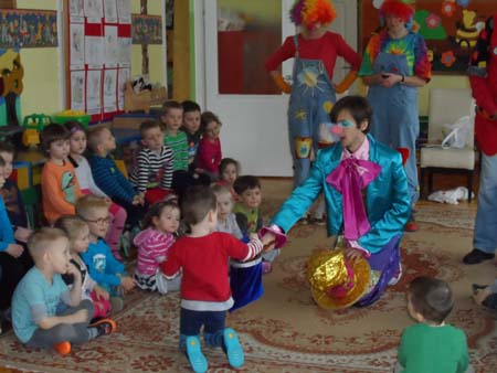 Cała Polska czyta dzieciom - wolontariusze z Fundacji Dr Claun